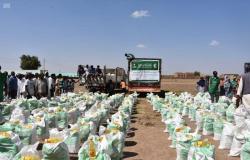 وزّع أمس 42 طن سلال غذائية.. "سلمان للإغاثة" يواصل جهوده في السودان