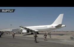 طائرة تحمل سجناء محررين تهبط في عدن