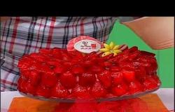 طريقة تحضير الكيكة الحمراء بالفراولة