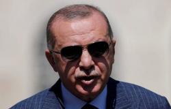 شعبية حزب أردوغان تتراجع إلى مستويات قياسية مع ارتفاع التضخم وانهيار الليرة