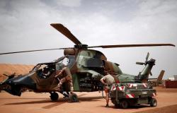 "غارات منسقة".. مسلحون يقصفون قواعد عسكرية فرنسية في شمال مالي