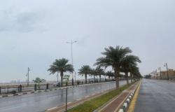 هطول أمطار خفيفة إلى متوسطة على محافظة الجبيل
