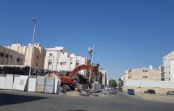 "بلدية جدة" الجديدة تُلزم مواطن بإزالة مبنى مخالف للاشتراطات بحي الروضة