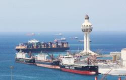 البحرين ولبنان يدينان استهداف سفينة لنقل الوقود بقارب مُفخخ بجدة