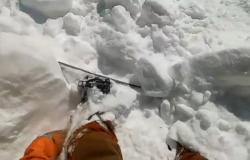 بالفيديو.. شاهد كيف نجا متزلج من انهيار جليدي مفاجئ بأعجوبة