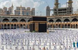 9 إجراءات وقائية أثناء أداء الصلوات بالمسجد الحرام لمنع تفشي "كورونا"