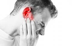 أخصائي أمراض أعصاب: "طنين الأذن" قد يشير إلى مرض خطير.. احذر من تجاهله