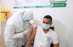 بالصور.. سكان مكة يتلقون لقاح "كورونا" بعد افتتاح أول مركز للتطعيم