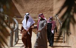 شاهد جولة رئيس الاتحاد السعودي للفروسية في "تراث شقراء" بمعية المحافظ