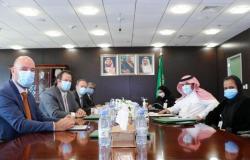السفير السعودي لدى اليمن يلتقي منسق الشؤون الإنسانية في البلاد