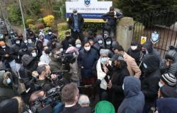 احتجاجات أمام مدرسة بريطانية لعرض صور مسيئة للنبي محمد