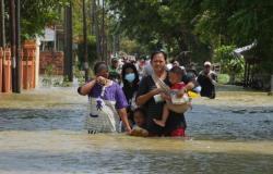 إندونيسيا.. ارتفاع قتلى الفيضانات إلى 44 والحصيلة مرشحة للارتفاع