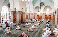 مع استمرار الجائحة.. 8 دول عربية تسمح بصلاة التراويح في المساجد