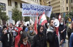 تظاهرة وسط بيروت تطالب بتشكيل حكومة "انتقالية" في لبنان .. بالفيديو