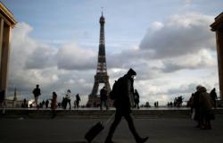 فرنسا تسجل 43,505 إصابة و297 حالة وفاة إضافية بـ"كوفيد-19"