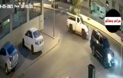 الكويت.. فيديو مروع لتصادم سيارتين عمدًا
