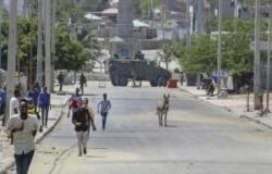 التوتر يخيم على العاصمة الصومالية.. ومقاتلو المعارضة يغلقون بعض الأحياء
