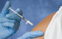 دراسة: الحصول على جرعة واحدة من اللقاح يخفّض العدوى بين أفراد المنزل
