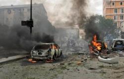 مقتل مسؤولين أمنيين في تفجير انتحاري في العاصمة الصومالية