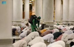 أكثر من 200 ألف عبوة ماء زمزم للمصلين في ليلة ختم القرآن بالمسجد النبوي