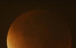 "هندي": خسوف القمر العملاق الأربعاء القادم.. الأول منذ عامَيْن