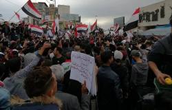 الحكومة العراقية توجّه بفتح تحقيق بعد استهداف المتظاهرين بالرصاص