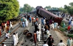 باكستان.. مصرع 30 وإصابة 40 آخرين إثر اصطدام قطاري ركاب بإقليم السند فجر اليوم