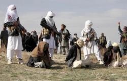 دخلوا ثم فتحوا النار على الجميع.. طالبان تقتل 10 عمال نزع ألغام في أفغانستان