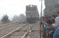 جرار زراعي يقطع السكة الحديد أمام قطار الإسماعيلية