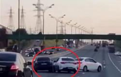 فيديو.. شيء واحد أوقف مضاربة السيارات على دائري موسكو