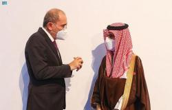 وزير الخارجية يستعرض مع نظرائه بالعراق والأردن دعم العلاقات الثنائية