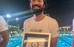الفنان أحمد حاتم يدخل موسوعة جينيس للأرقام القياسية في السباحة