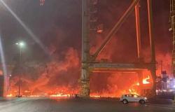انفجار في سفينة راسية قبالة جبل علي في دبي