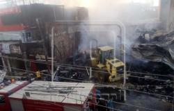 حريق ضخم يلتهم معرضين تجاريين في طهطا بسوهاج.. والحماية المدينة تسيطر (صور)