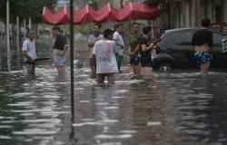الرئيس الصيني يحذّر من وضع «خطير جداً» بسبب الفيضانات