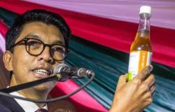 نجاة رئيس مدغشقر من محاولة اغتيال.. هل وصفة «الشاي المعجزة» السبب؟