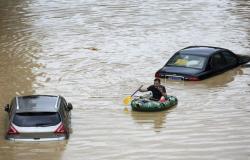 ارتفاع حصيلة الفيضانات المدمرة في الصين إلى 33 قتيلًا و8 مفقودين