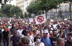 اشتباكات وإطلاق غاز.. صدامات بين الشرطة الفرنسية ومتظاهرين ضد قيود "كورونا"