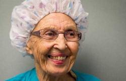 بعد 70 سنة من الخدمة.. تقاعد أكبر ممرضة أمريكية