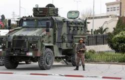 الجيش التونسي يطوق مبنى البرلمان