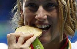 «ليست للأكل».. منظمو أولمبياد طوكيو يحذرون الفائزين من عض الميداليات