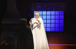 وزيرة الثقافة تشهد «سيدة الفجر» على مسرح الطليعة