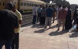 إصابة سائق قطار بمحطة نجع حمادي وراكب نتيجة الاصطدام بكتلة خرسانية (صور)