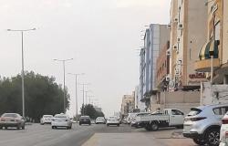 "أمانة مكة" تتفاعل مع شكوى مواطن وثَّق رصيف موقف حافلات يتوسط شارعًا