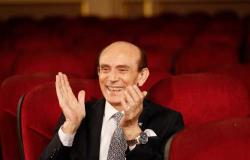 محمد صبحي يكشف تفاصيل كواليس مسرحيته الجديدة «نجوم الظهر»