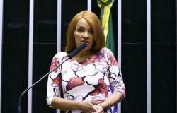 متهمة بقتل زوجها.. تجريد نائبة من عضوية البرلمان البرازيلي