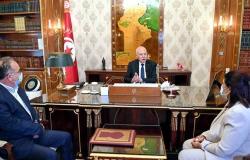 رئيس تونس يدعو للتسريع في إجراءات صرف المساعدات للفئات المتضررة من كورونا