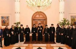 البابا تواضروس يستقبل الوفد الرهباني المسافر إلى روسيا وكاهن الجالية الروسية بمصر