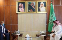 "آل جابر" يلتقي رئيس البرلمان اليمني ويبحثان الجهود السعودية واستكمال تنفيذ اتفاق الرياض