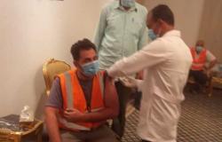 صحة شمال سيناء : تطعيم العاملين بمصنع الأسمنت بلقاح كورونا